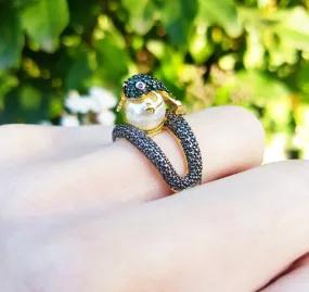 Frog on a pearl Ring