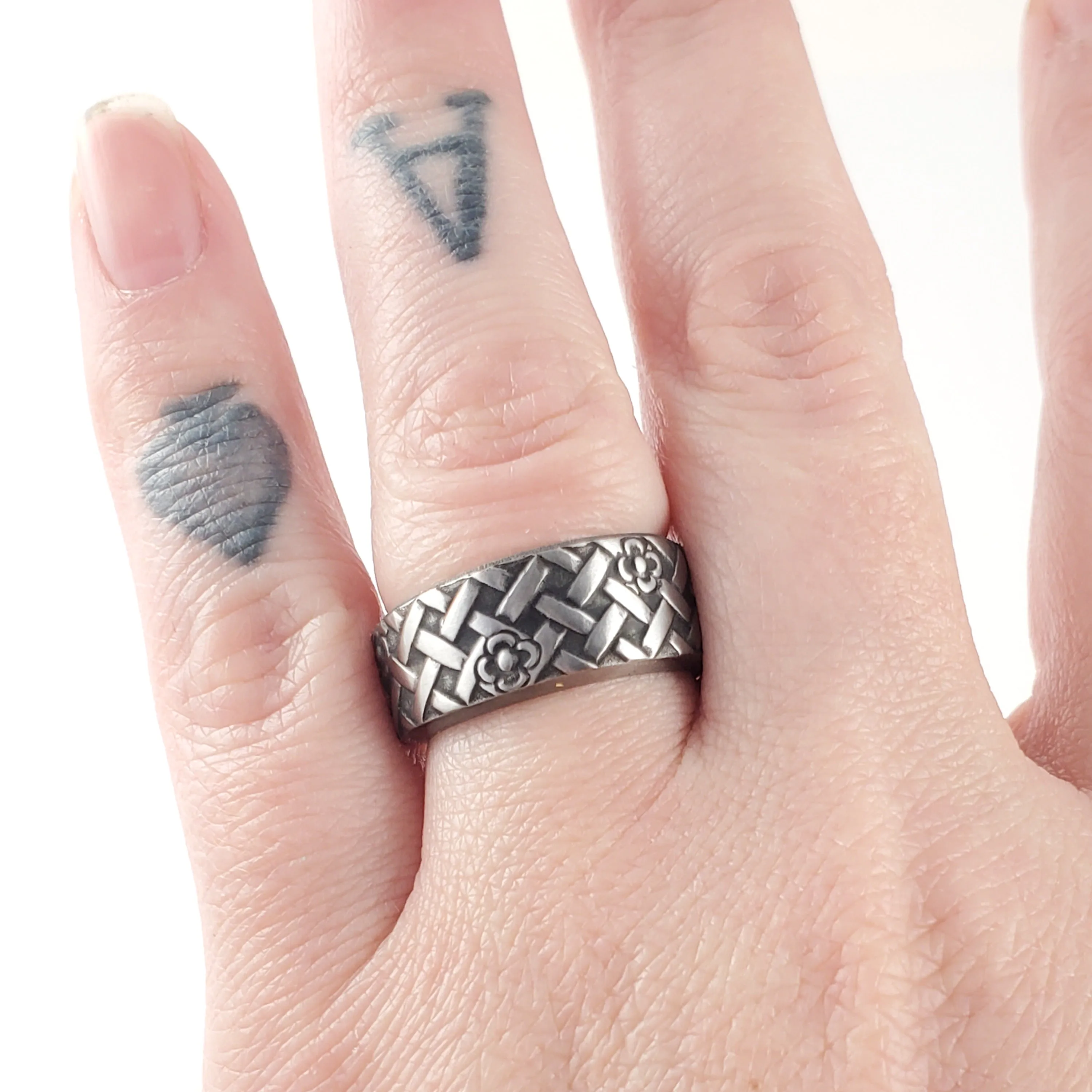 Lattice & Flowers Stainless Steel Spoon Ring