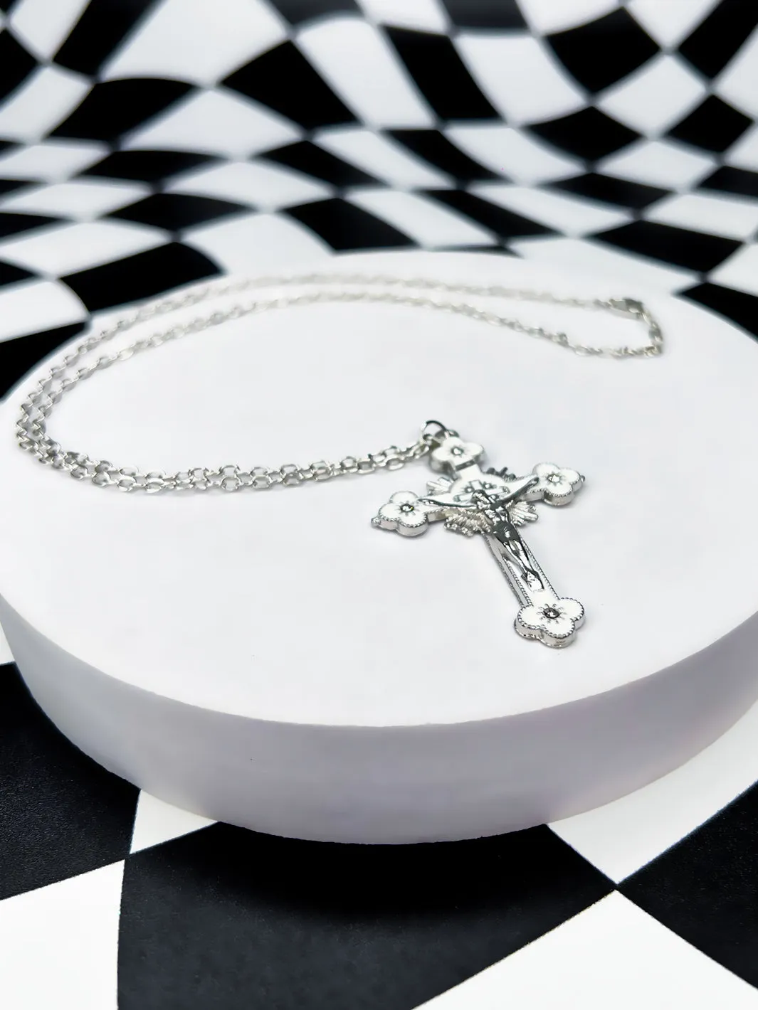 RITUAL CROSS NECKLACE - WHITE