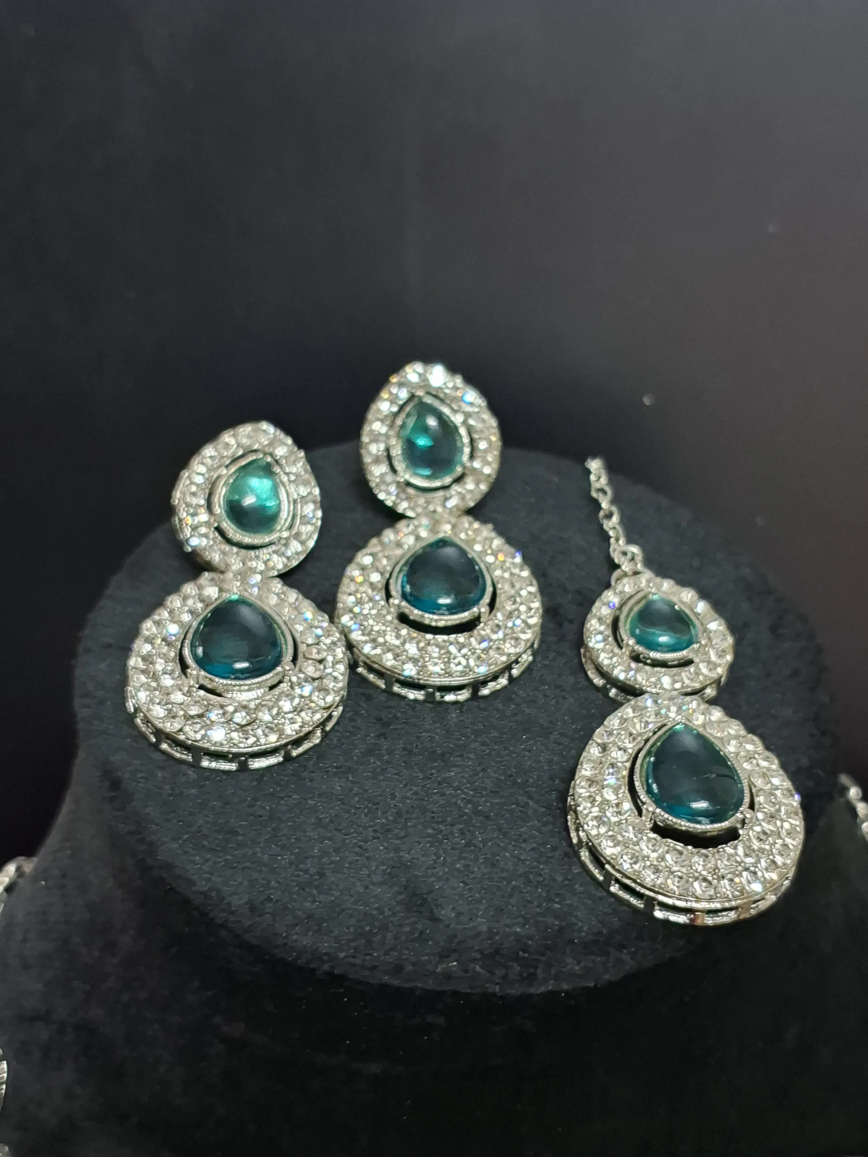 Sea Green colour Diamond work Kundan Necklace with Earring & Maang Tikka